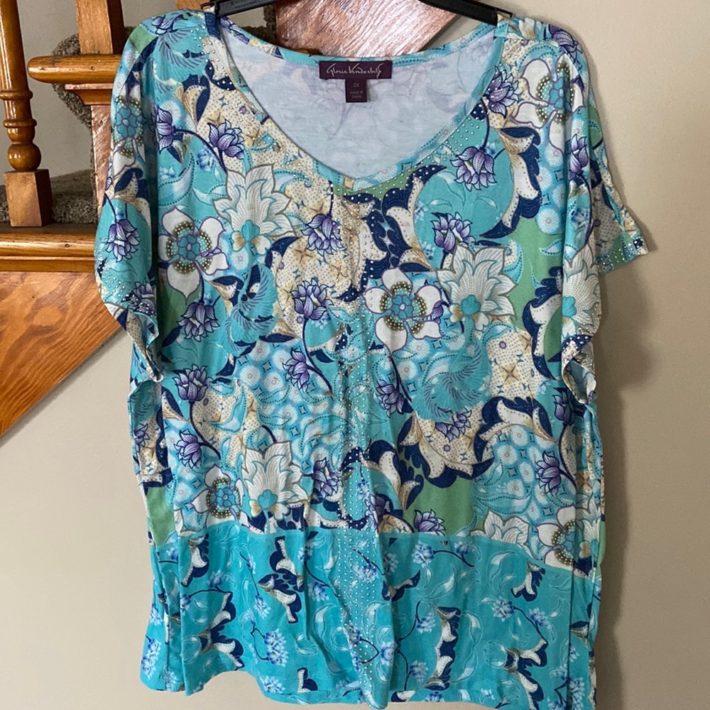 Gloria Vanderbilt floral tee